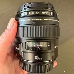 Canon EF 85mm 1.8 Lens